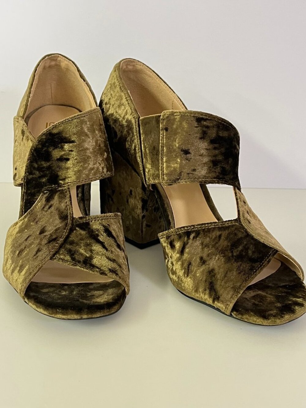 CAbi Sandals Moss Green Crushed Velvet Block Heel Interlocking Strap Design W9.5